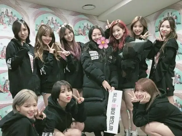 女優イ・スミン、TWICE コンサートに。