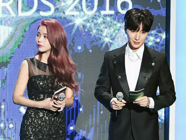 SUPER JUNIOR イトゥク、MAMAMOO ソラ、司会者のお色直し。