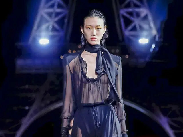 Saint Laurentショーに出演した韓国人モデル、チェ・ソラ