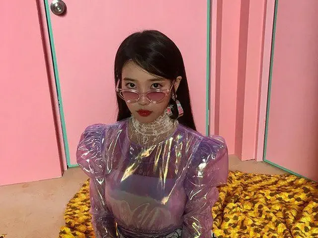 IU(アイユー)、SNSで破格的なコンセプトを披露