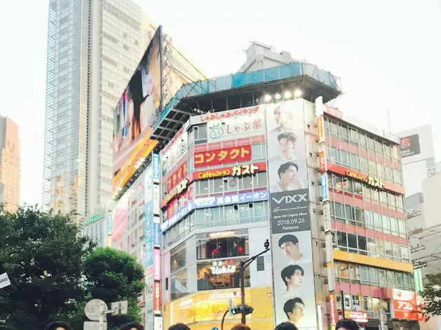 【jt公式】VIXX、渋谷にあるニューアルバム「Reincarnation」のロングボードを見に行く。