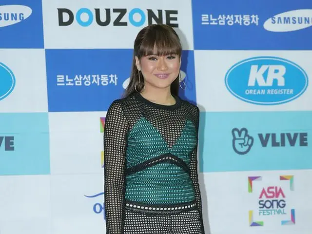 フィリピン歌手モリセット・アモン(Morissette Amon)、「2018アジア・ソング・フェスティバル」のフォトウォールに登場