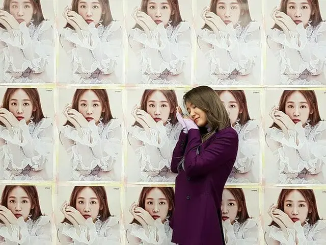【g公式】SISTAR_出身ソユ、ポスターの前で感激の写真を公開。