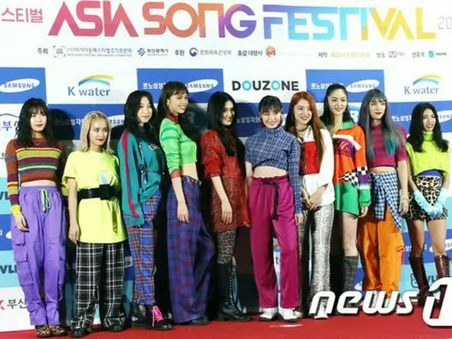 E-Girls、2018アジア・ソング・フェスティバル」のフォトウォールに登場