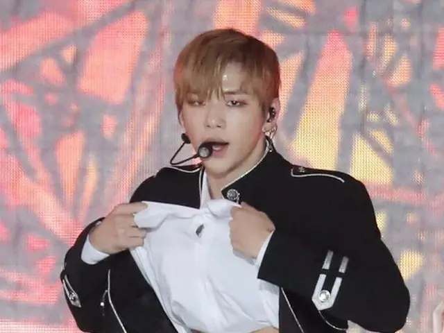 Wanna One カン・ダニエル、「2018アジア・ソング・フェスティバル」で腹筋公開