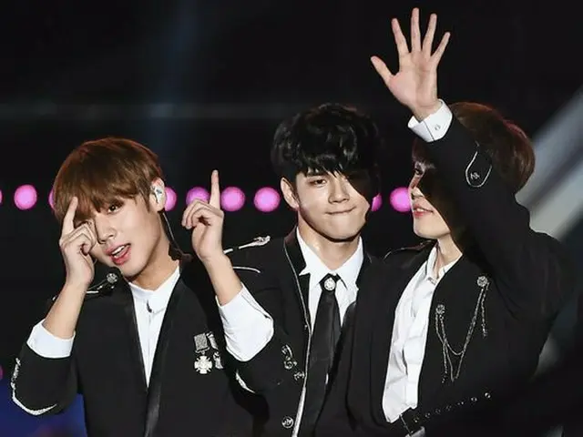 Wanna One パク・ジフン＆オン・ソンウ、「2018アジア・ソング・フェスティバル」観客に挨拶