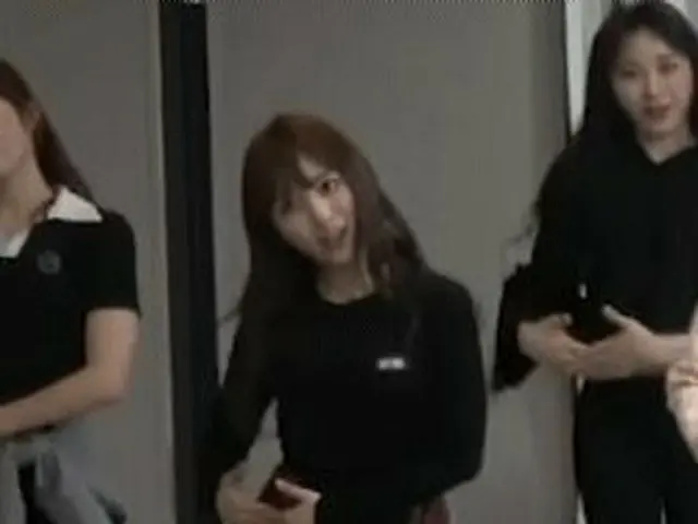 「PICK ME」のダンスを一生懸命に踊るIZONE 矢吹奈子