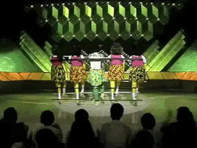 K-POP「刀群舞」の元祖？歌手キム・ワンソン の「斬新な」過去映像が話題
