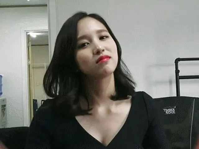 無表情で盛り上がるTWICE ミナ