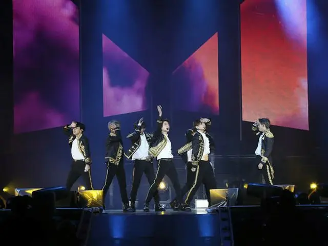 防弾少年団、米「2018 AMAs」で「Favorite Social Artist」賞を受賞