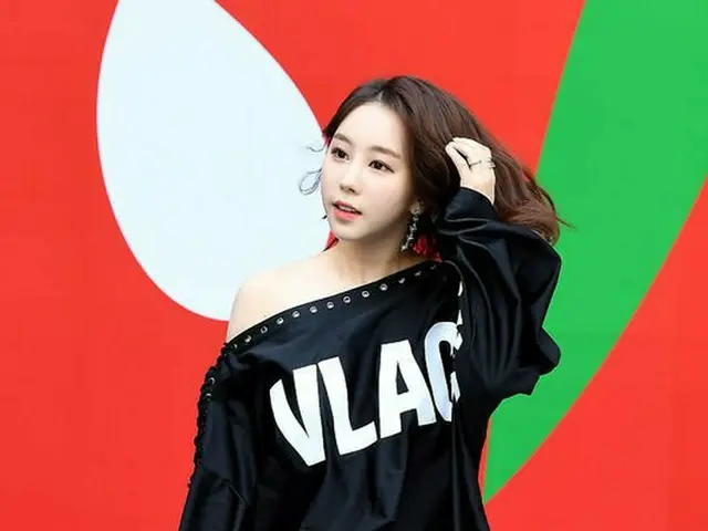 女優ファン・ボミ、2019S/S HERA SEOUL FASHION WEEK「VIBRATE」コレクションに出席