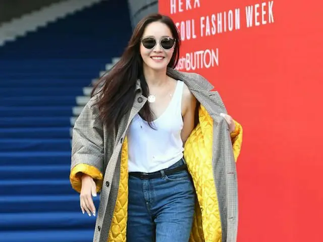 女優オム・ジウォン、2019 S/S HERA SEOUL FASHION WEEK「PUSHBUTTON」COLLECTIONに参加