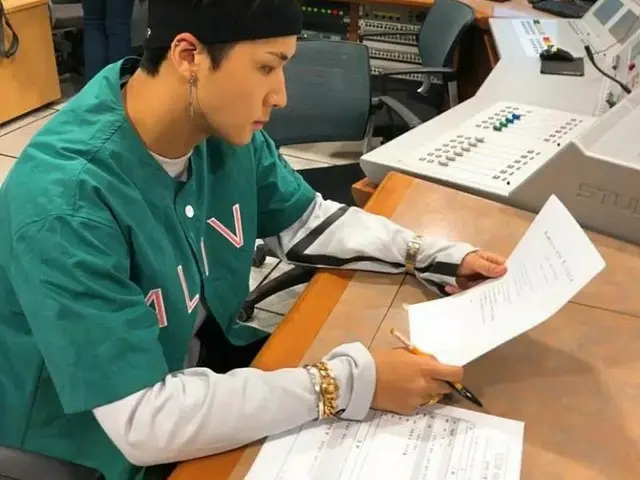 【G公式】VIXX、sbs「youngstreet」スペシャルDJを務めたラビの様子を公開。