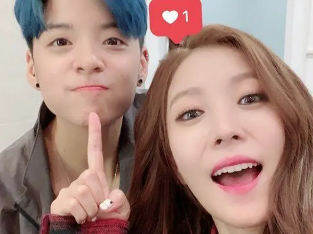 【g公式】f(x)Amber、金曜日に撮ったBoA とのツーショットを公開。