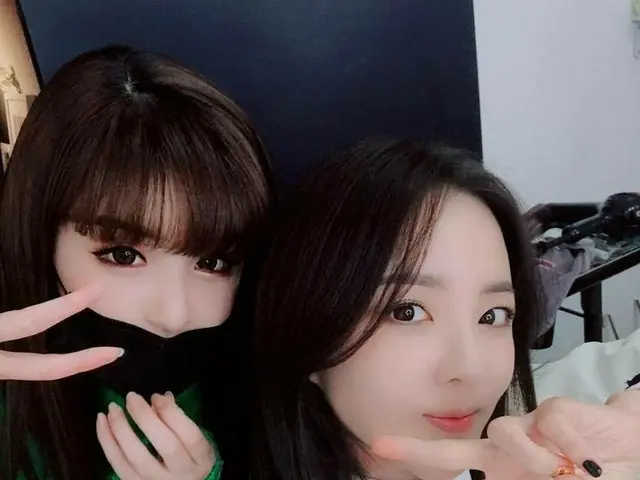 【g公式】2NE1_出身DARA、BOMとの2ショットを公開。