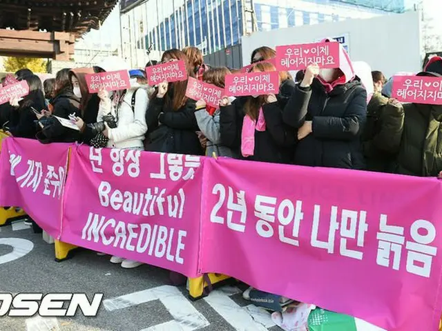 JYJ ジュンスの除隊現場に駆け付けた各国のファンたち