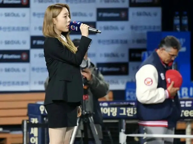 宇宙少女 ヨンジョン、斗山ベアーズ対SKワイバーンズ～韓国シリーズ第2戦で国歌斉唱