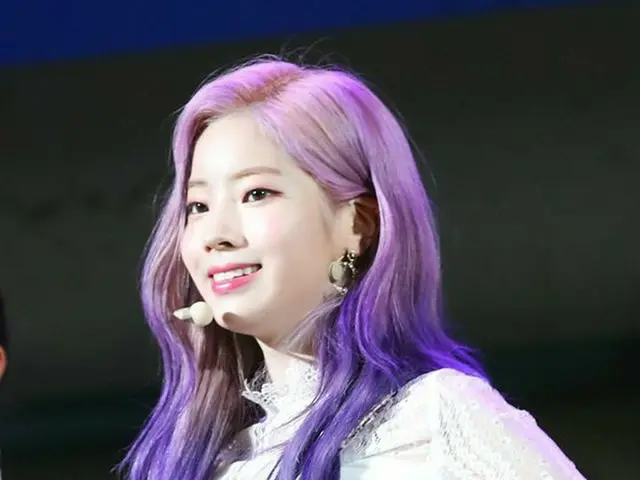 TWICE ダヒョン、6thミニアルバム「YES or YES」カムバックショーケース中の様子