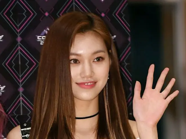 Weki Meki、Mnet「MCOUNTDOWN」生放送前のフォトイベントに登場。