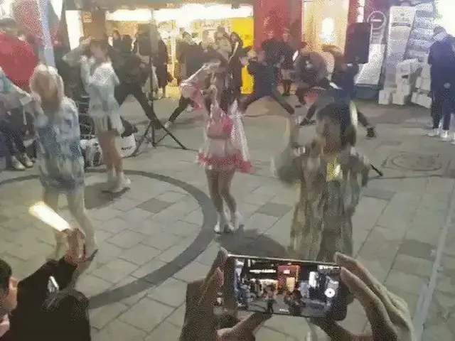 日本の地下アイドルグループ、韓国のホンデ(弘大)で大人気