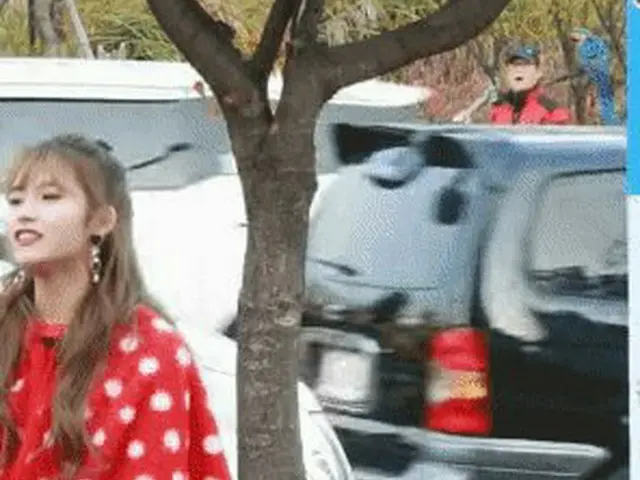TWICE ミニファンミーティングの後ろに謎のアジョシが映り込む