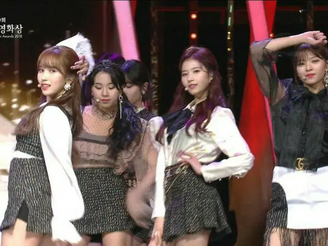 TWICE、昨夜の「青龍映画賞」授賞式で特別舞台