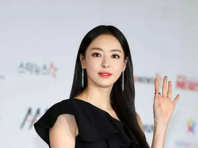 女優イ・ダヒ、「2018 Asia Artist Awards」レッドカーペットに登場