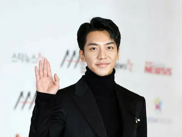 俳優イ・スンギ、「2018 Asia Artist Awards」レッドカーペットに登場。