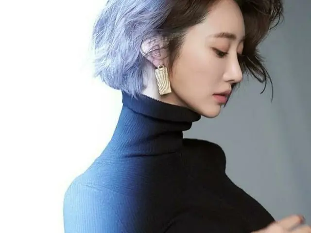 、、【g公式】女優コ・ジュンヒ、「寒かった？寒くなかった？ 🖤」の写真を公開。