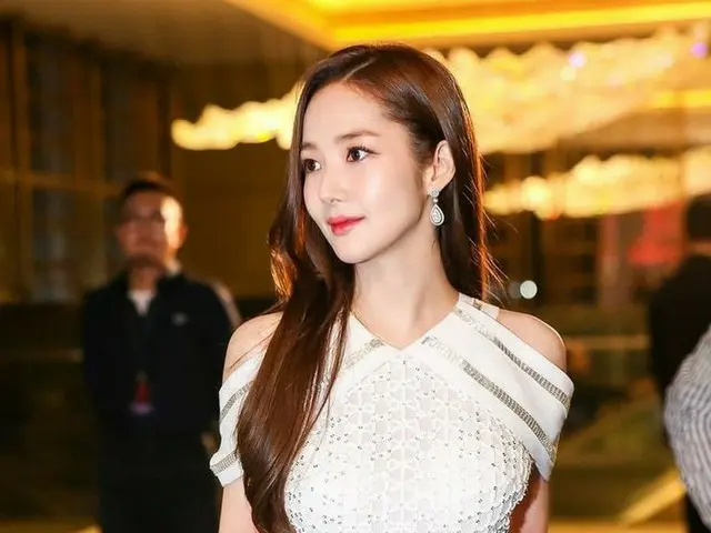 【g公式】女優パク・ミニョン、「Thank you forwelcoming China!. というコメントと共に写真を公開。