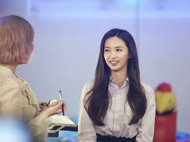 【d公式fnc】Cherry Bullet JIWON、Behind the scenes 公開。