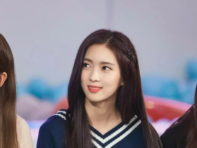 【d公式fnc】Cherry Bullet の日本人メンバー、MAY、Behind the scenes 公開。