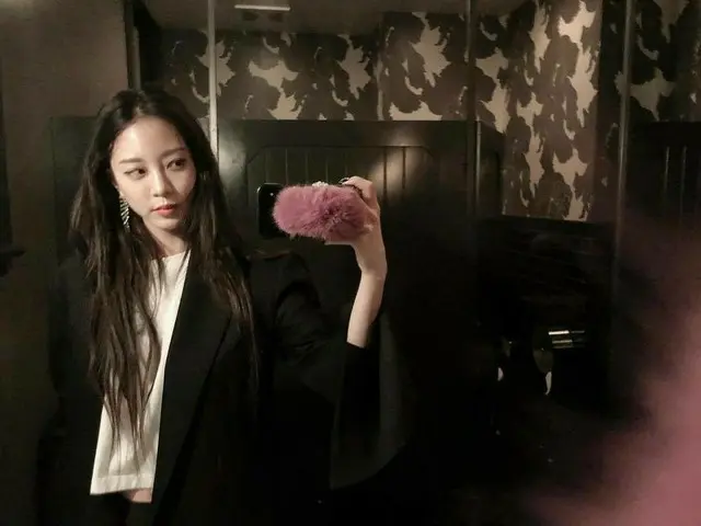 、、【g公式】女優ハン・イェスル、スマホのフォンケースは毛皮？