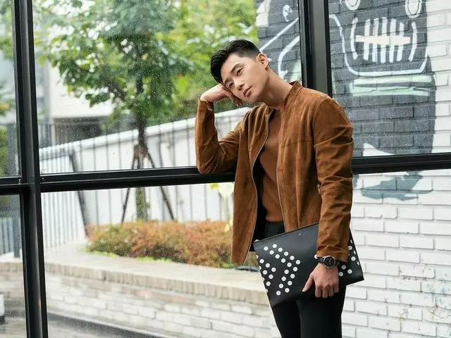 【G公式】俳優パク・ソジュン、写真を公開。