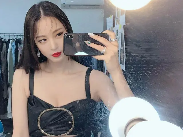 、、【g公式】女優ハン・イェスル、自撮り写真を公開。
