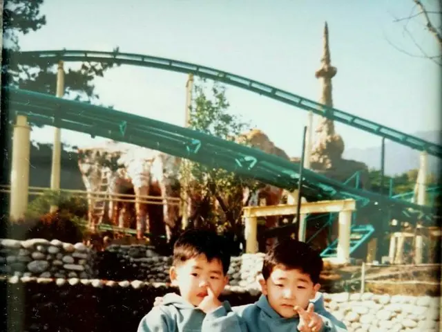 【G公式】INFINITE_出身ホヤ_Hoya、 1993年11月27日の「鼻くそほじくり」の記録写真を公開。