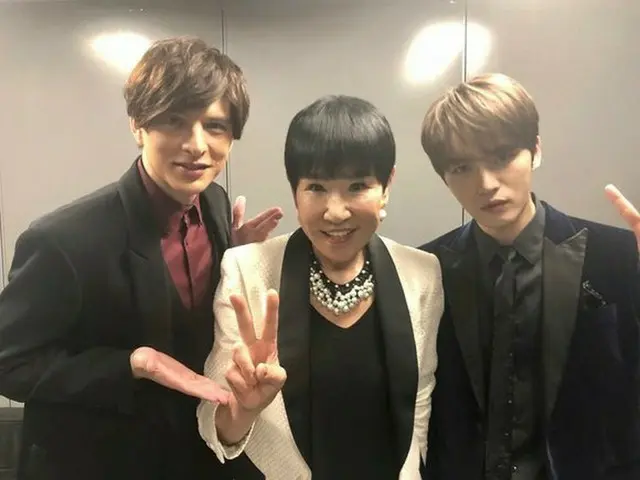 JYJ ジェジュン、和田アキ子と記念写真