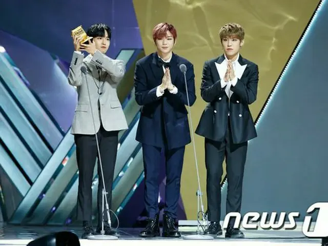 Wanna One トリプルポジション(カン・ダニエル、パク・ウジン、キム・ジェファン)、「2018 MAMA in HONG KONG」ベストユニット賞を受賞