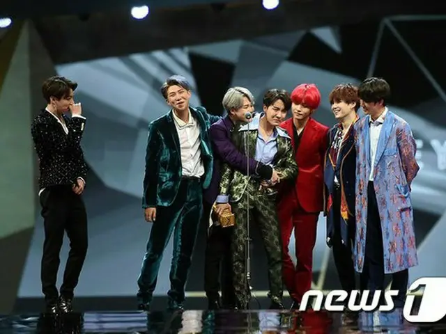 防弾少年団、「2018 MAMA in HONG KONG」今年の歌手賞も受賞で涙のコメント時