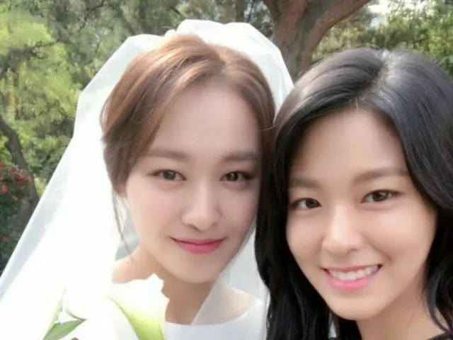 AOA ソリョン、そっくりな美人姉を公開。