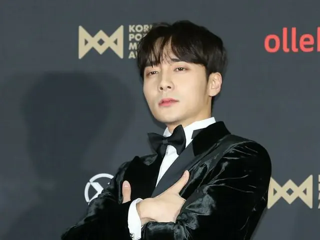 歌手ロイ・キム、「2018 KOREA POPULAR MUSIC AWARDS/2018 KPMA」レッドカーペットに登場