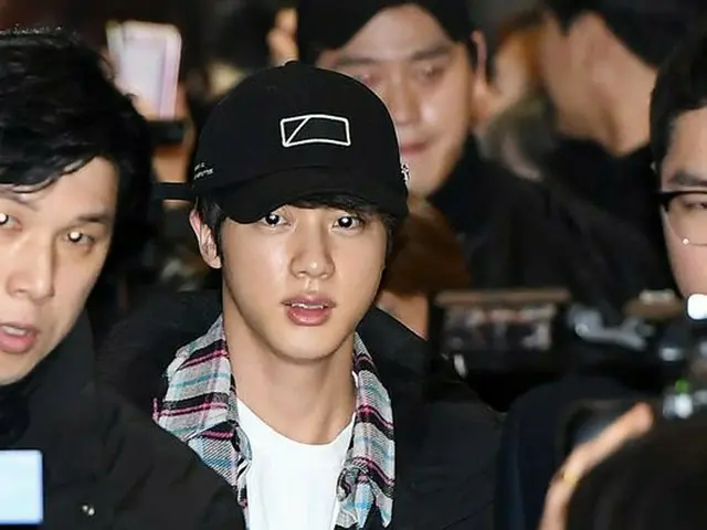 防弾少年団 JIN、日本に向かうため金浦空港へ