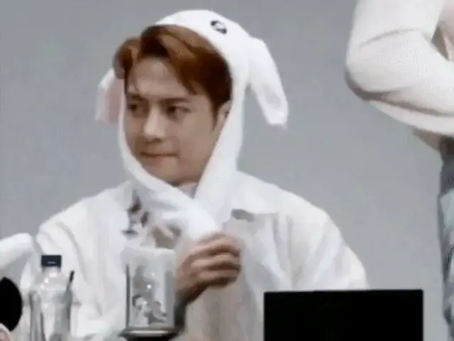 GOT7 ジャクソン、「TWICE耳帽子」の発明以降、史上初の「フル活用」