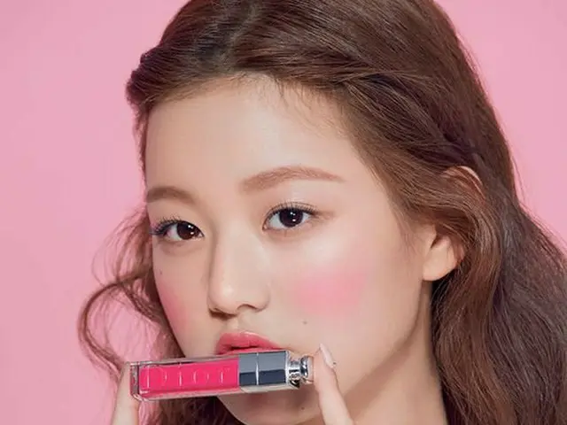 IZ*ONE チャン・ウォニョン、初の単独画報