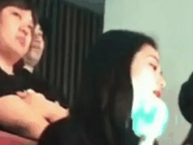 TWICE のコンサートに足を運んだRed Velvet アイリーン