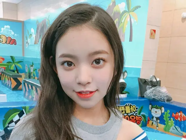 、、【d公式fnc】Cherry Bullet LINLIN、「Behind the scenes」を公開。