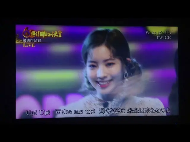 TWICE、本日の「Weke me up」舞台