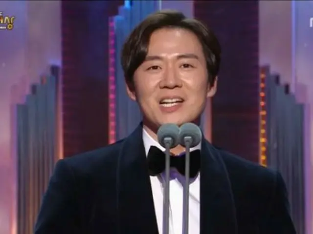 俳優ヨン・ジョンフン、受賞コメントで妊娠を告白。