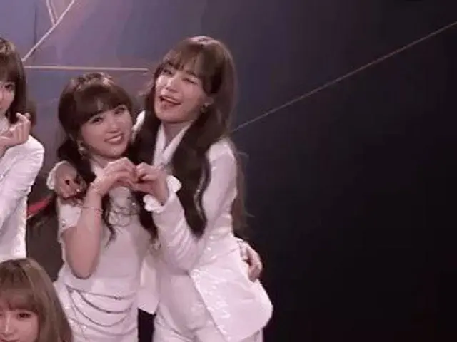 IZ*ONE、カメラ目線ポーズの「役割分担説」が話題