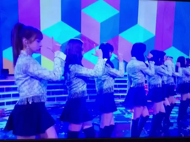 TWICE、「紅白」の舞台